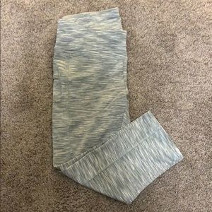 Cropped grey and white leggings